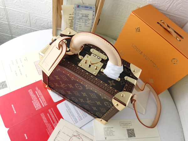 ルイヴィトンバッグ背面デザイン